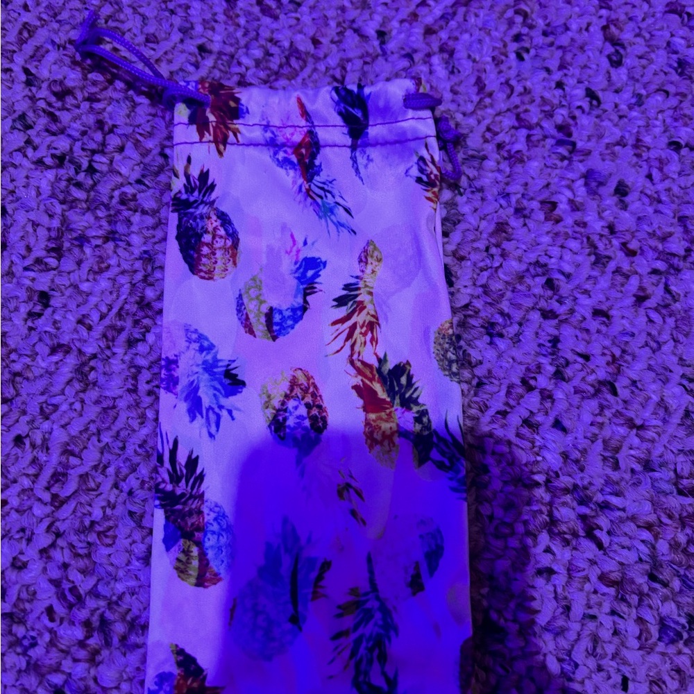 Sunglasses with pineapple case